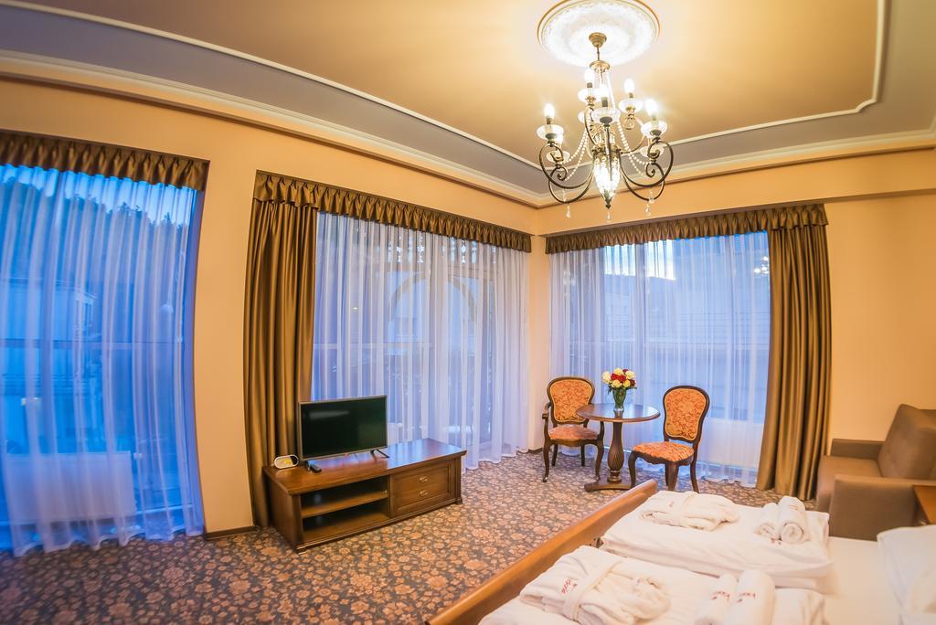 Victoria Cechini Hotell Krynica Zdroj Rom bilde