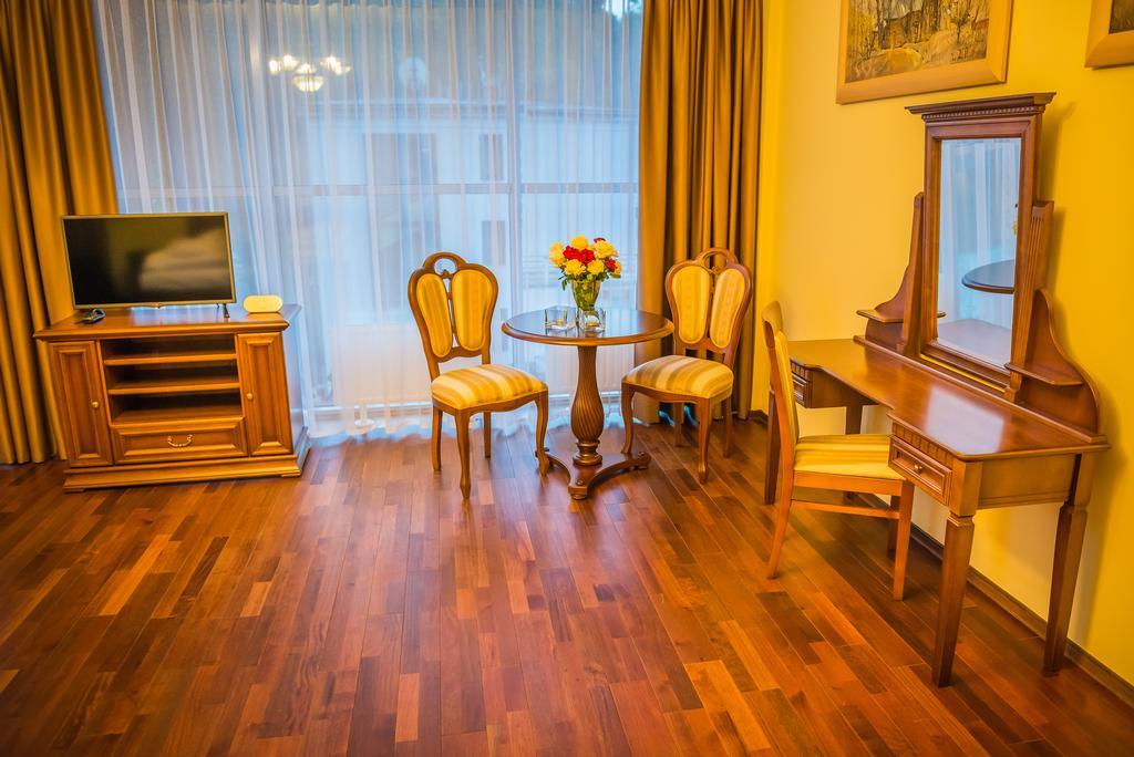 Victoria Cechini Hotell Krynica Zdroj Rom bilde