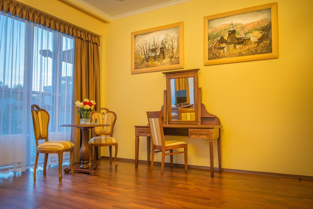 Victoria Cechini Hotell Krynica Zdroj Rom bilde
