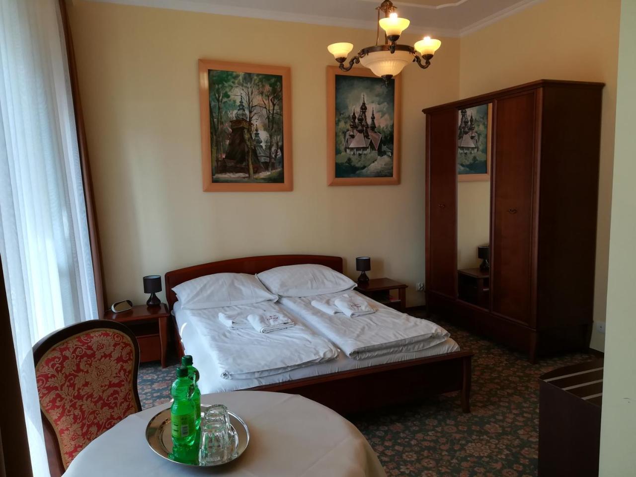 Victoria Cechini Hotell Krynica Zdroj Eksteriør bilde